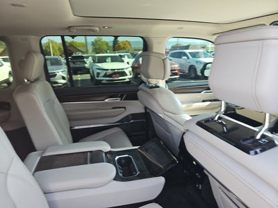 2023 Jeep Grand Wagoneer BASE