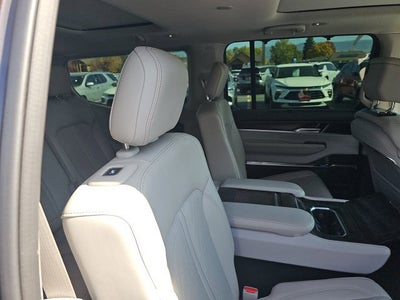2023 Jeep Grand Wagoneer BASE