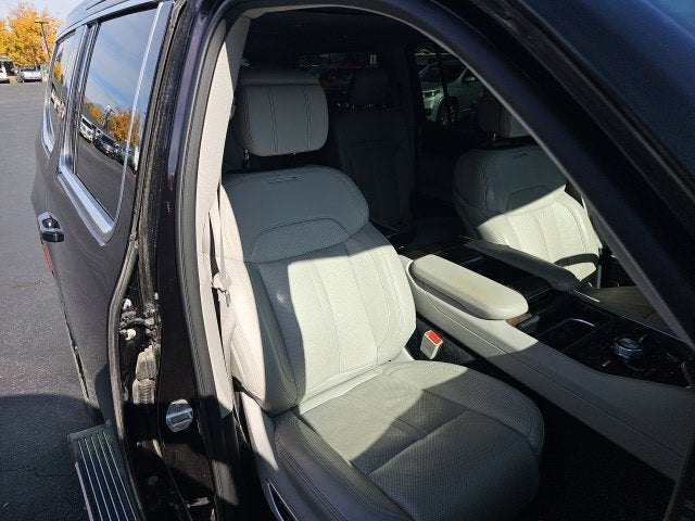 2023 Jeep Grand Wagoneer BASE