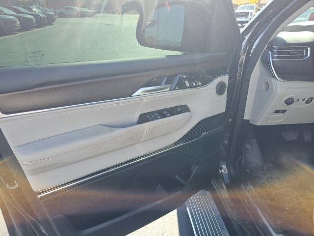 2023 Jeep Grand Wagoneer BASE