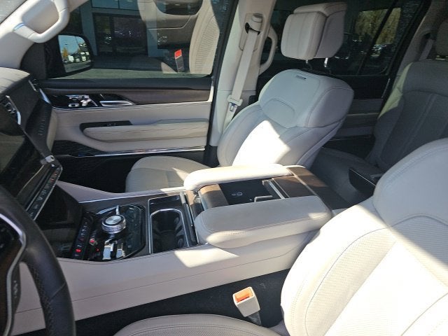 2023 Jeep Grand Wagoneer BASE