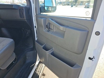 2023 Chevrolet Express Passenger 3500 1LS
