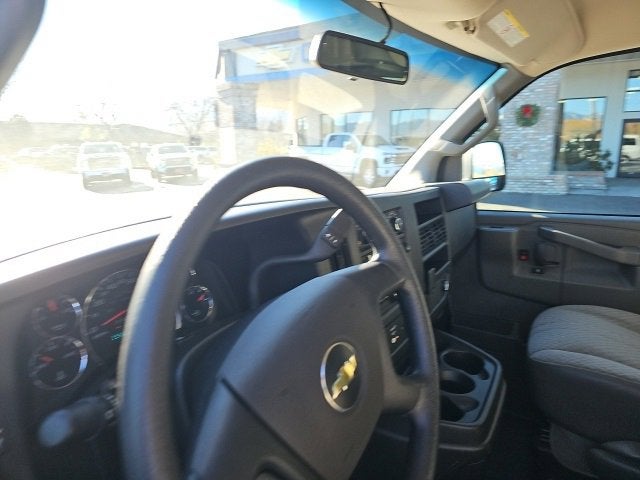 2023 Chevrolet Express Passenger 3500 1LS