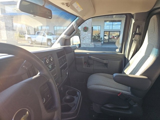2023 Chevrolet Express Passenger 3500 1LS