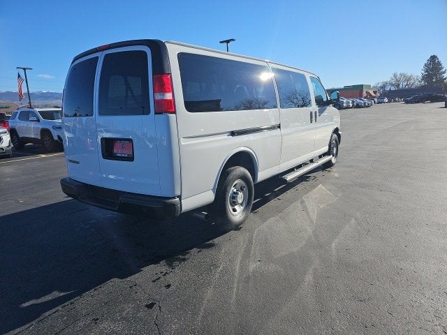 2023 Chevrolet Express Passenger 3500 1LS