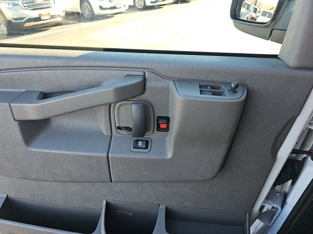 2023 Chevrolet Express Passenger 3500 1LS