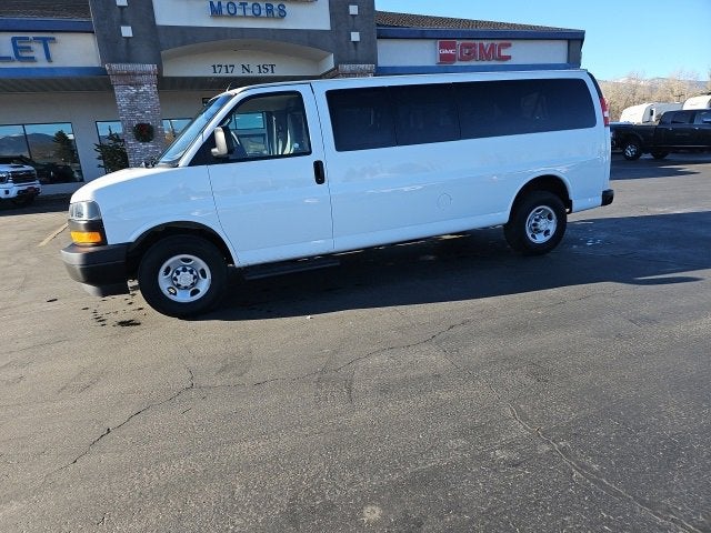 2023 Chevrolet Express Passenger 3500 1LS