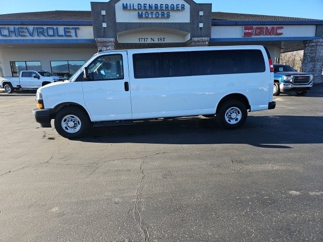2023 Chevrolet Express Passenger 3500 1LS