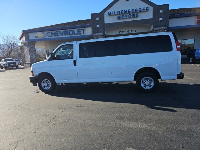 2023 Chevrolet Express Passenger 3500 1LS