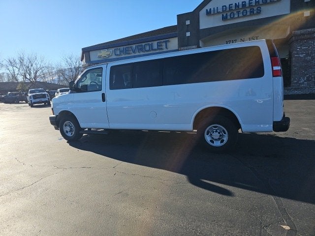 2023 Chevrolet Express Passenger 3500 1LS
