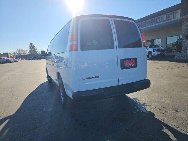 2023 Chevrolet Express Passenger 3500 1LS