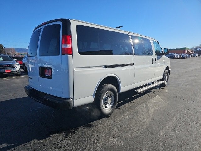 2023 Chevrolet Express Passenger 3500 1LS