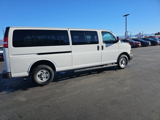 2023 Chevrolet Express Passenger 3500 1LS