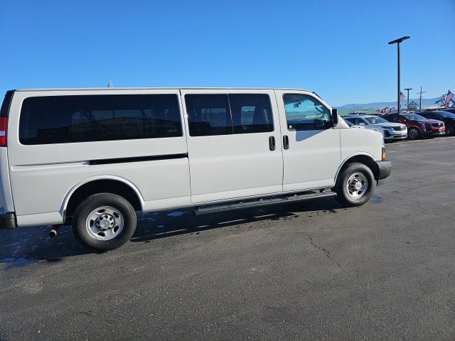 2023 Chevrolet Express Passenger 3500 1LS