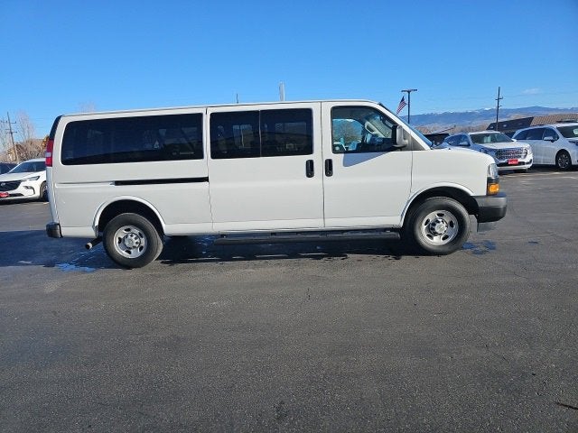 2023 Chevrolet Express Passenger 3500 1LS