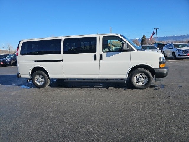 2023 Chevrolet Express Passenger 3500 1LS