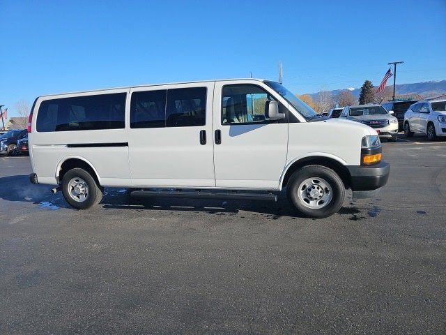 2023 Chevrolet Express Passenger 3500 1LS