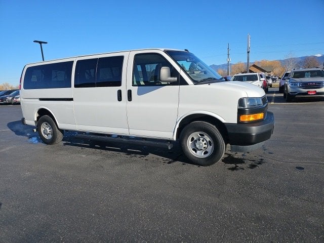 2023 Chevrolet Express Passenger 3500 1LS
