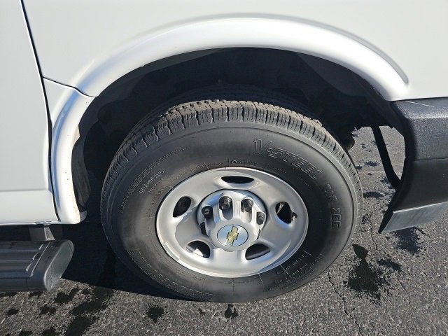 2023 Chevrolet Express Passenger 3500 1LS