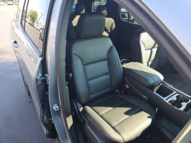 2027 Chevrolet Traverse LT - Photo 25