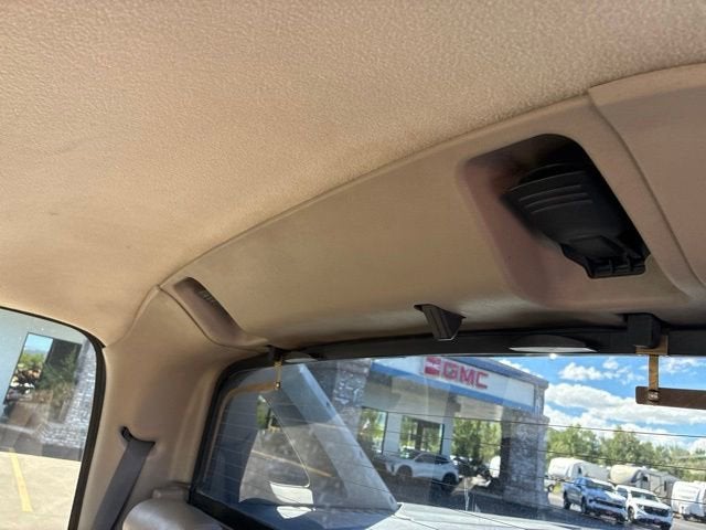 2002 Chevrolet Avalanche BASE