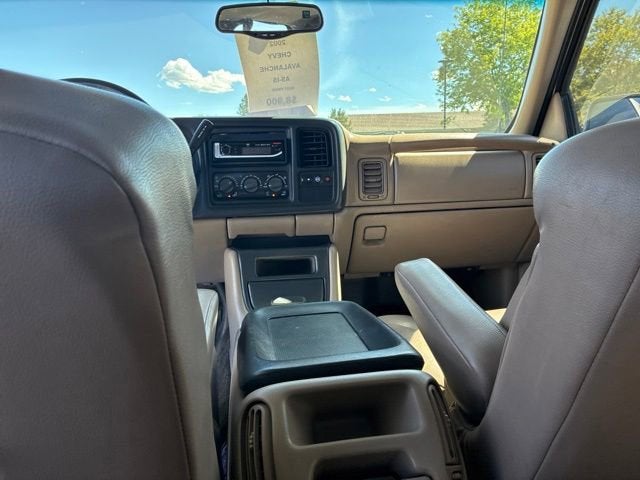 2002 Chevrolet Avalanche BASE