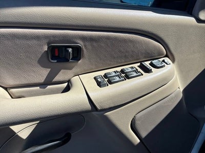 2002 Chevrolet Avalanche BASE
