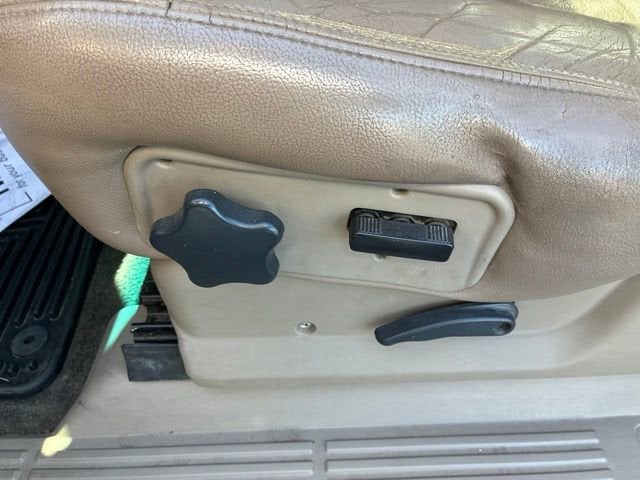 2002 Chevrolet Avalanche BASE