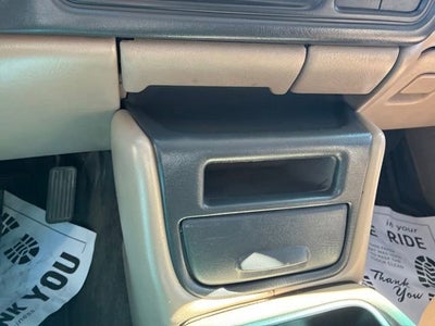2002 Chevrolet Avalanche BASE