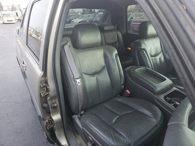 2003 Chevrolet Avalanche BASE