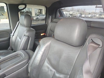 2003 Chevrolet Avalanche BASE