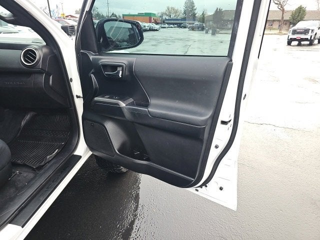 2016 Toyota Tacoma SR