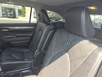 2022 Toyota Highlander Platinum