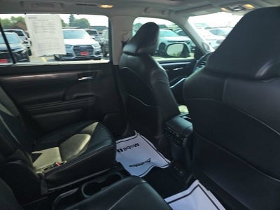 2022 Toyota Highlander Platinum