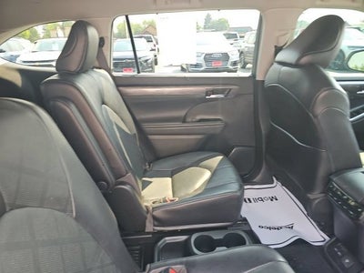 2022 Toyota Highlander Platinum