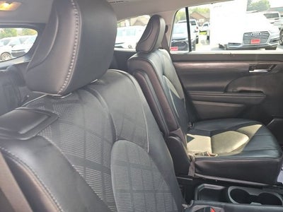 2022 Toyota Highlander Platinum