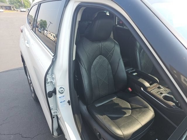 2022 Toyota Highlander Platinum