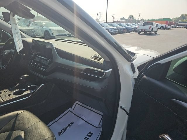 2022 Toyota Highlander Platinum