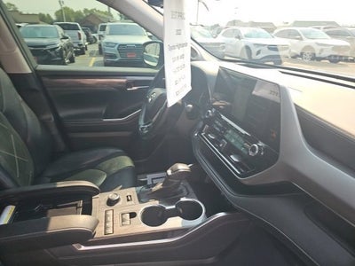 2022 Toyota Highlander Platinum