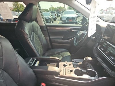 2022 Toyota Highlander Platinum