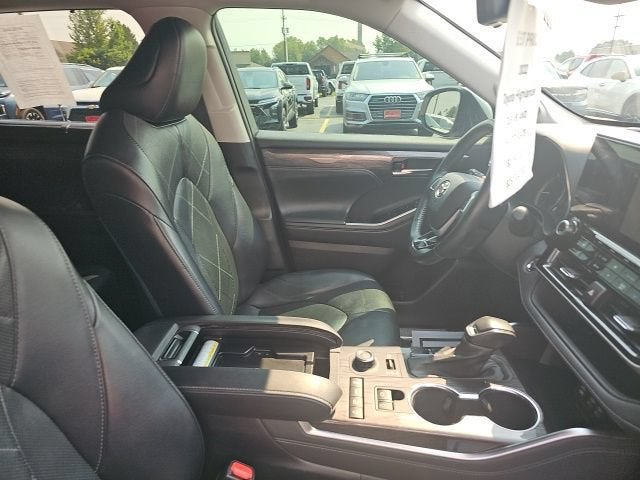 2022 Toyota Highlander Platinum