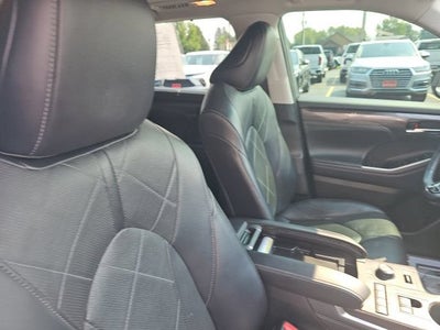 2022 Toyota Highlander Platinum