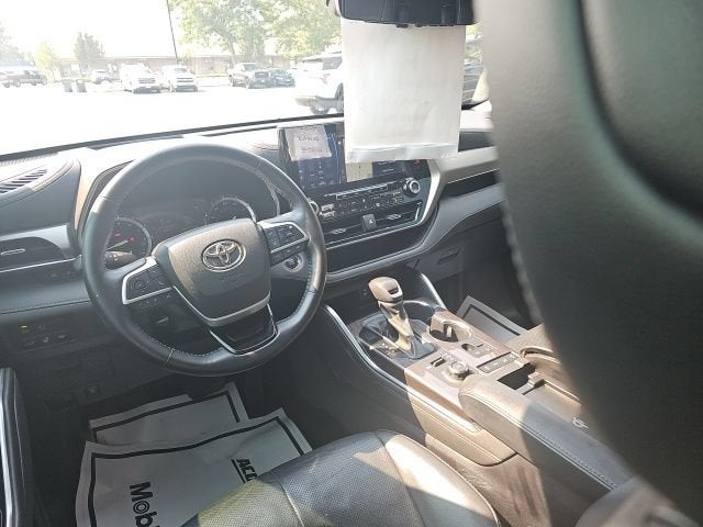 2022 Toyota Highlander Platinum