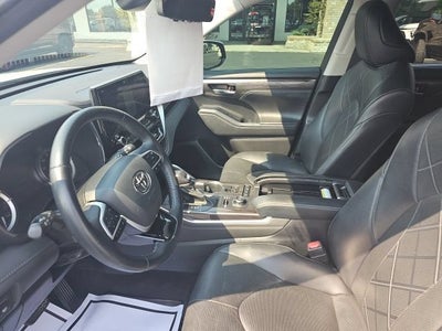 2022 Toyota Highlander Platinum