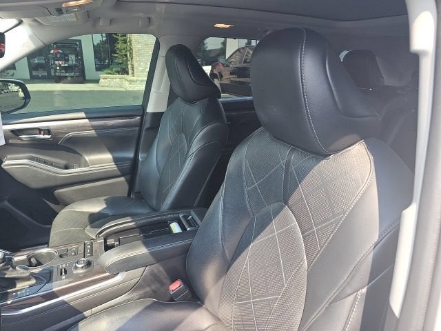 2022 Toyota Highlander Platinum