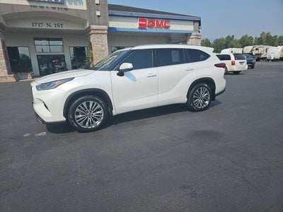 2022 Toyota Highlander Platinum