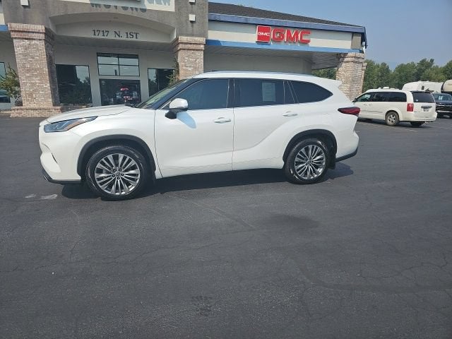 2022 Toyota Highlander Platinum