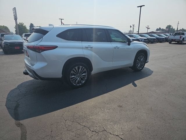 2022 Toyota Highlander Platinum