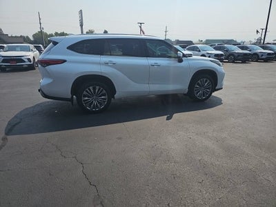 2022 Toyota Highlander Platinum