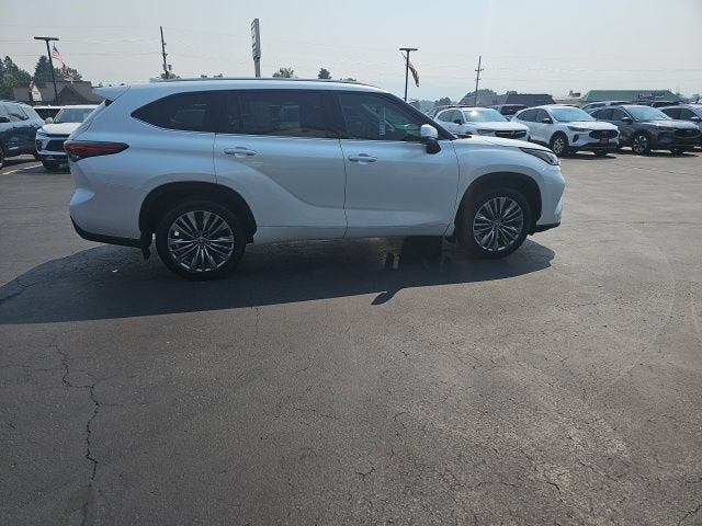 2022 Toyota Highlander Platinum